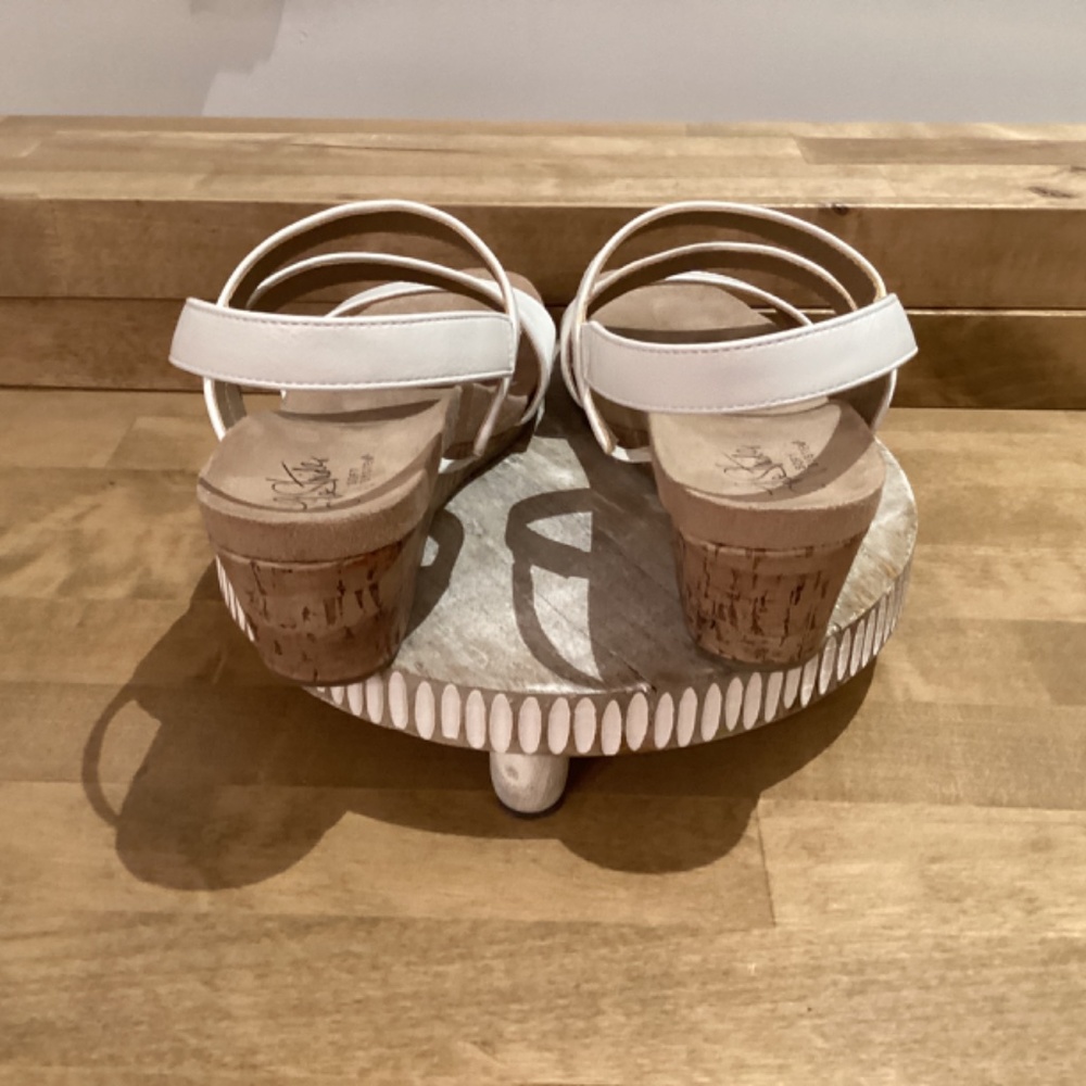 Life Stride Milly Cork Wedge White Straps Sandal Size 6.5M - Picture 3 of 8